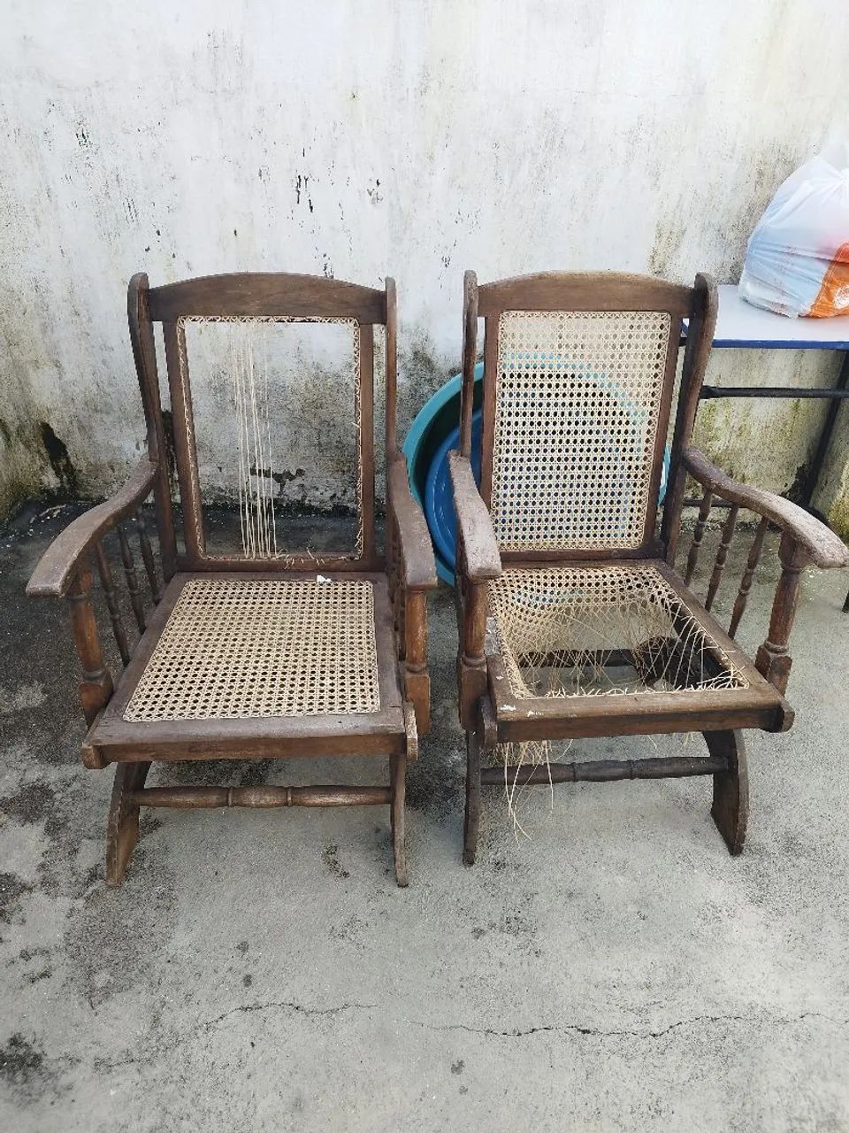 VENDO CADEIRAS DE BALANÇO DE MADEIRA ANTIGAS
