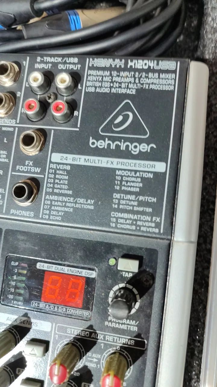 MESA DE SOM BEHRINGER X1204USB + CASE RÍGIDO SOMCASE - Foto 2