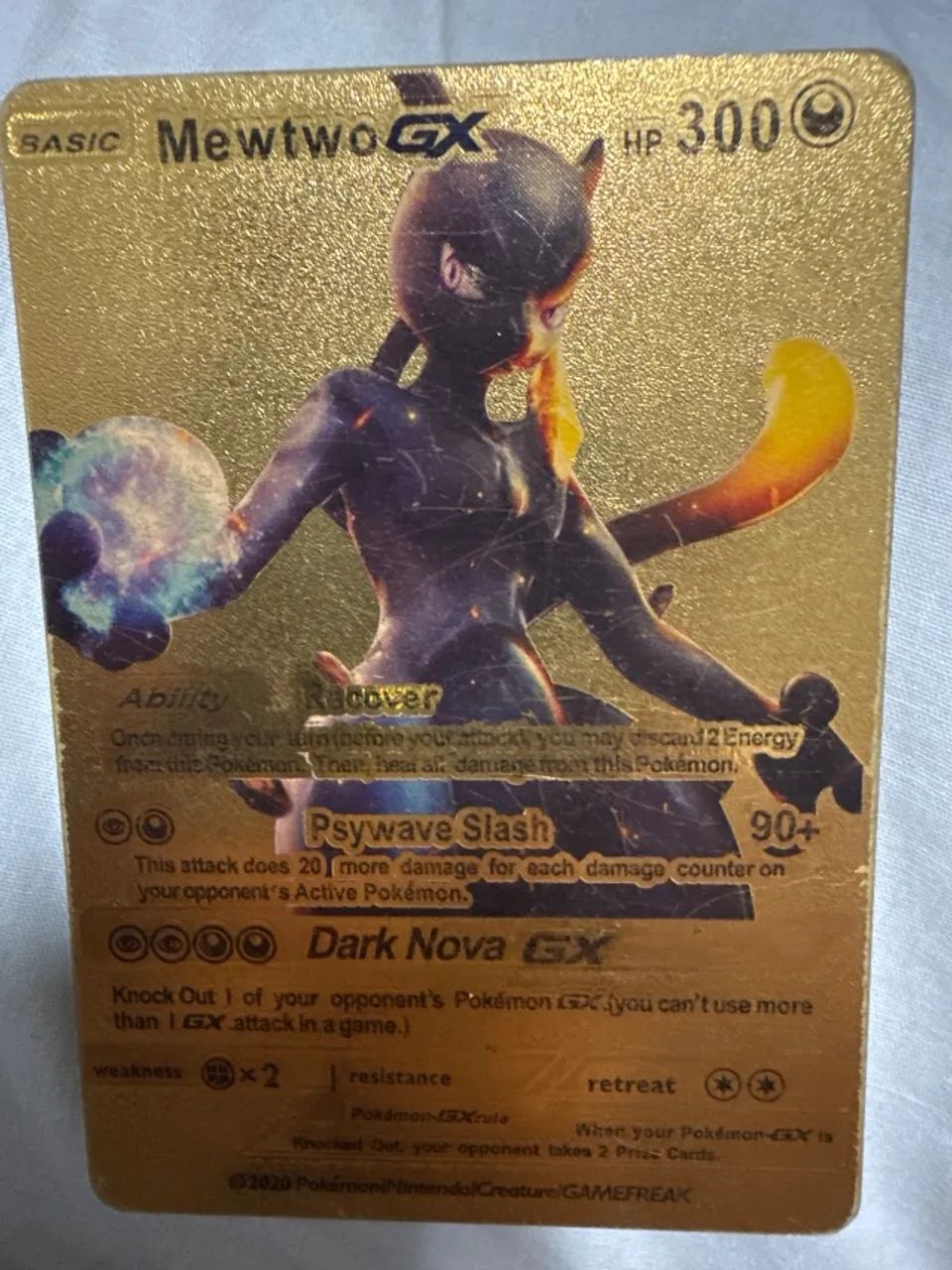 Carta dourada colecionável pokemon