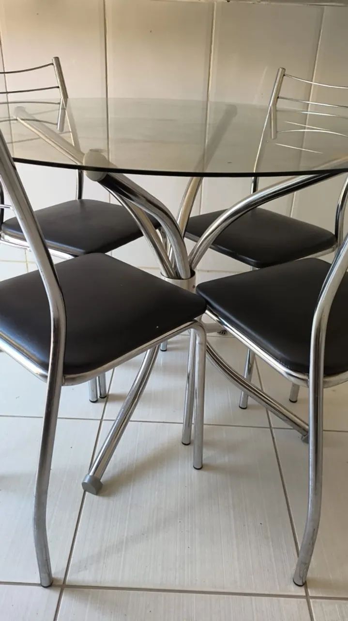 Mesa de vidro e inox com 4 cadeiras - Foto 2