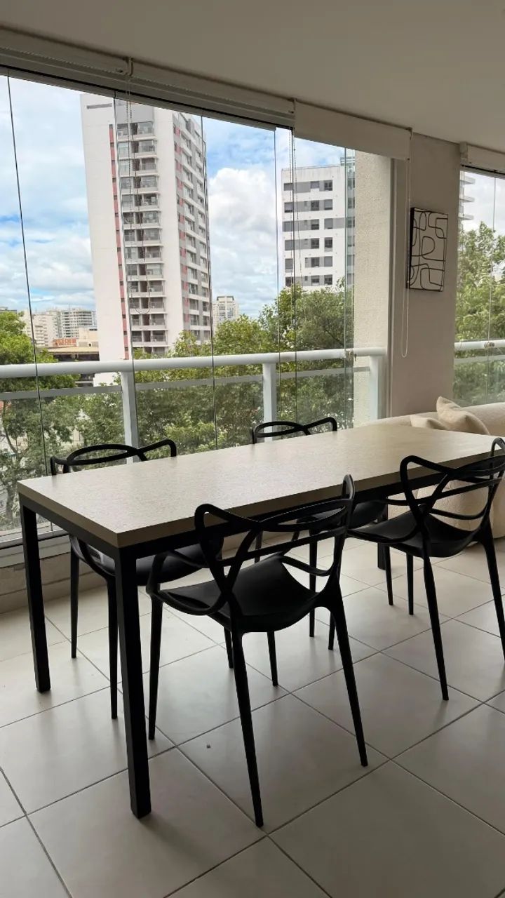 Mesa de Jantar e leva as 4 cadeiras de graça 