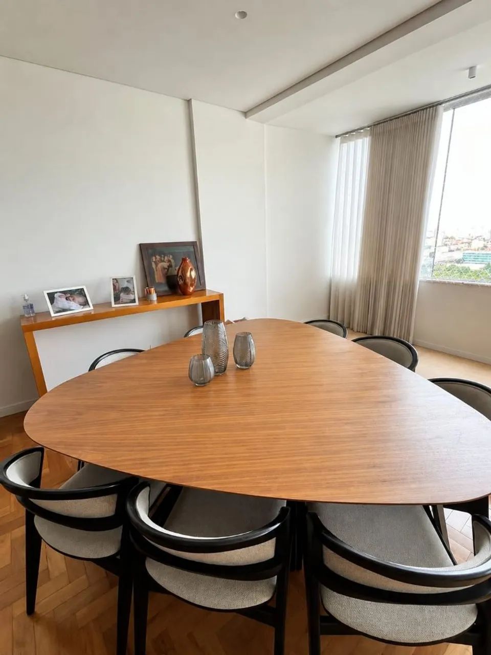 Mesa de Jantar Triangular Orgânica 