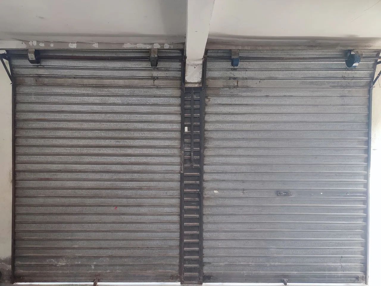 Porta ferro para loja