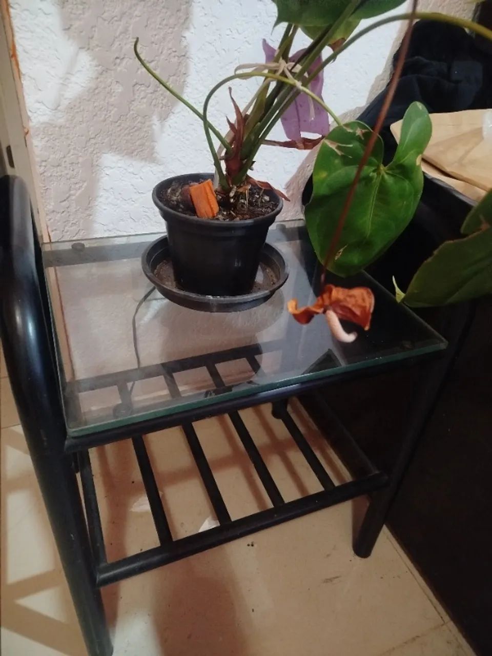 Mesa de cabeceira, criado mudo em ferro.65163273804673121