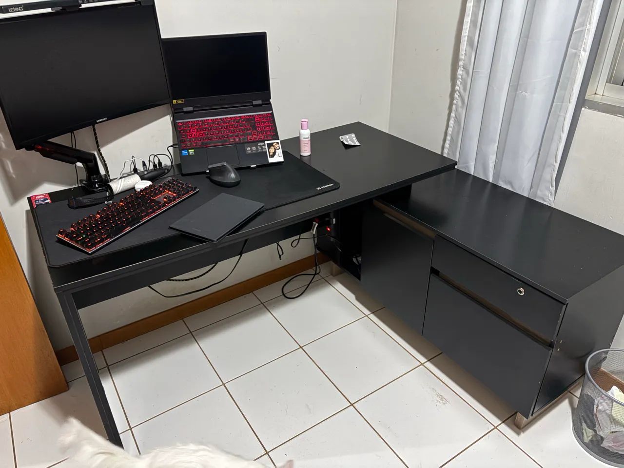 Mesa escrivaninha em L