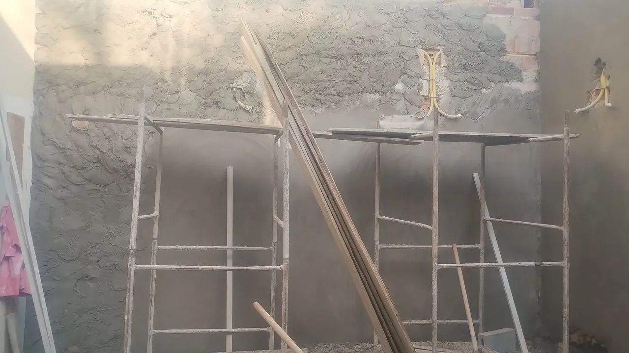 Pedreiro eletricista pintor e encanador  telhado.