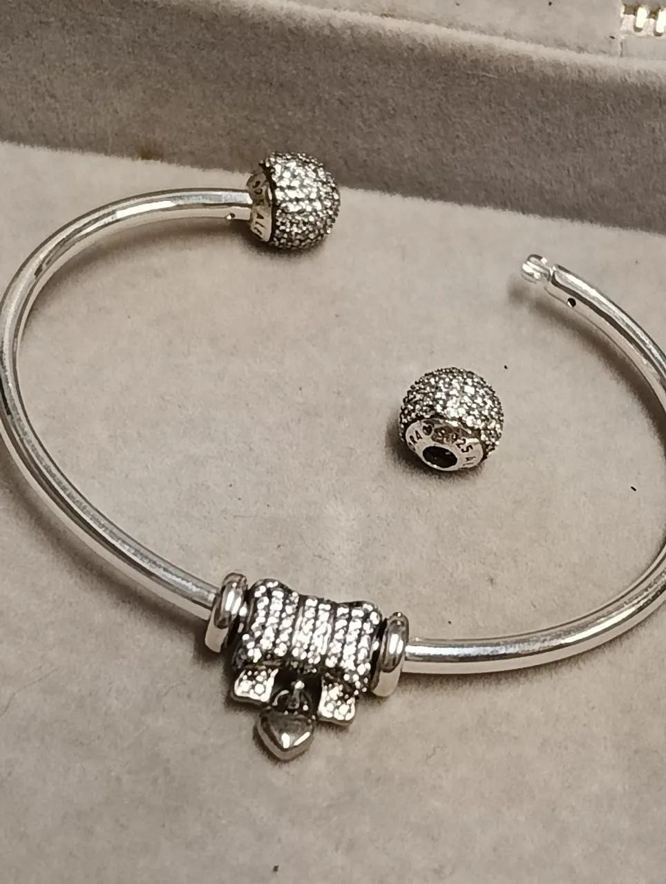 Bracelete com charm laço brilhante  - Foto 4