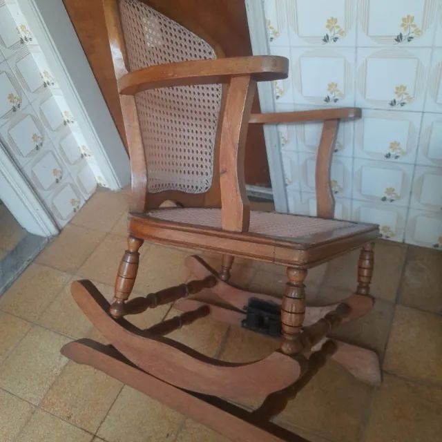 Cadeira de Balanço de Madeira Maciça - Foto 4