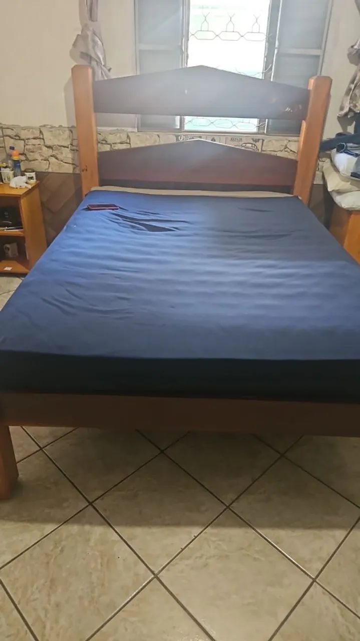 Cama de madeira rústica 