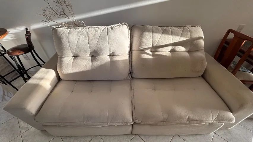 Sofá Retrátil e Reclinável 3 Lugares - Tecido Linho Bege (Impecável!) - Foto 2