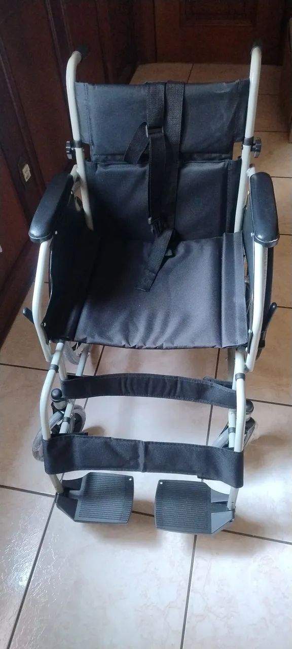 Cadeira de Rodas Nova