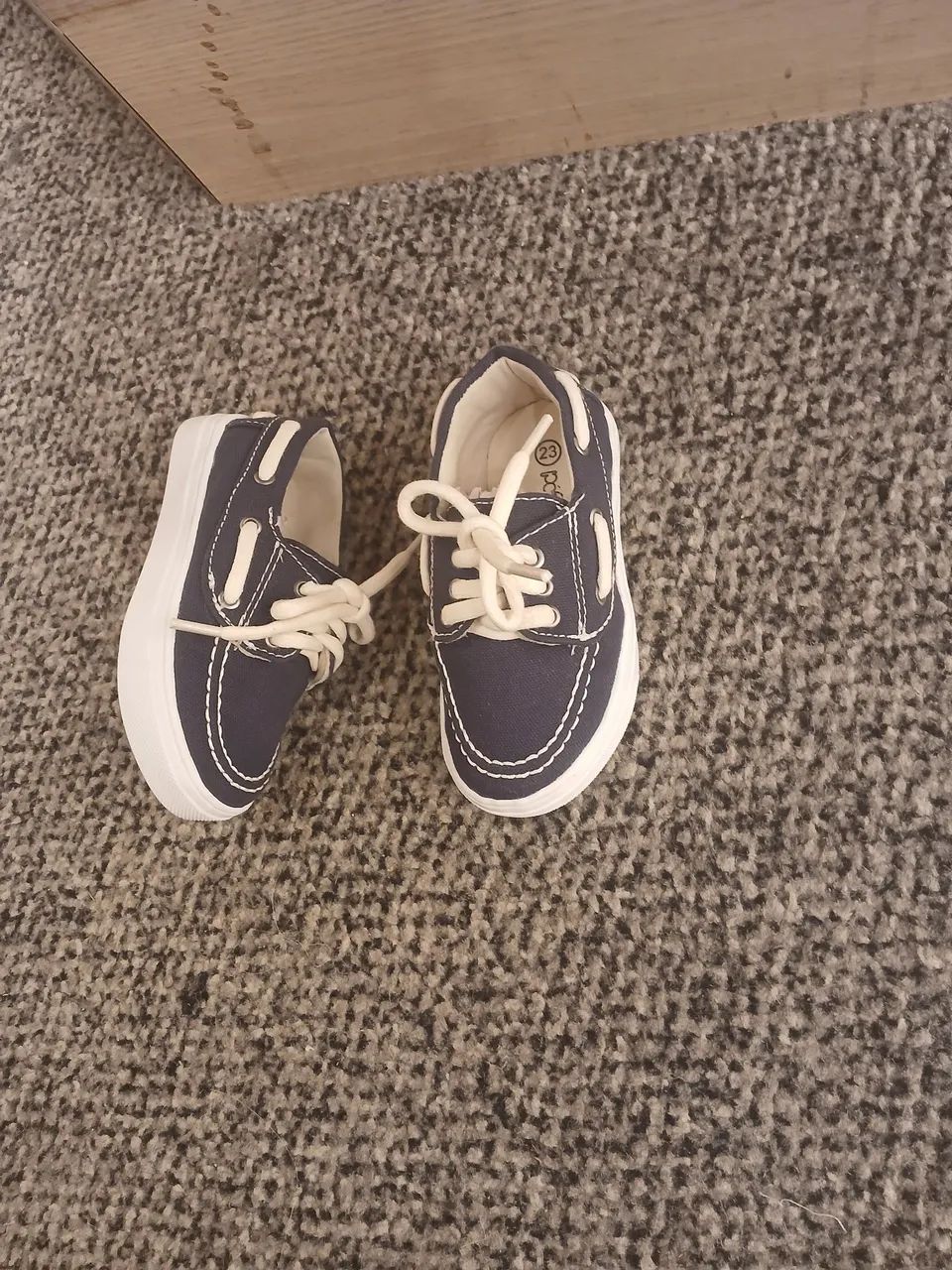 Sapato dockside infantil azul.