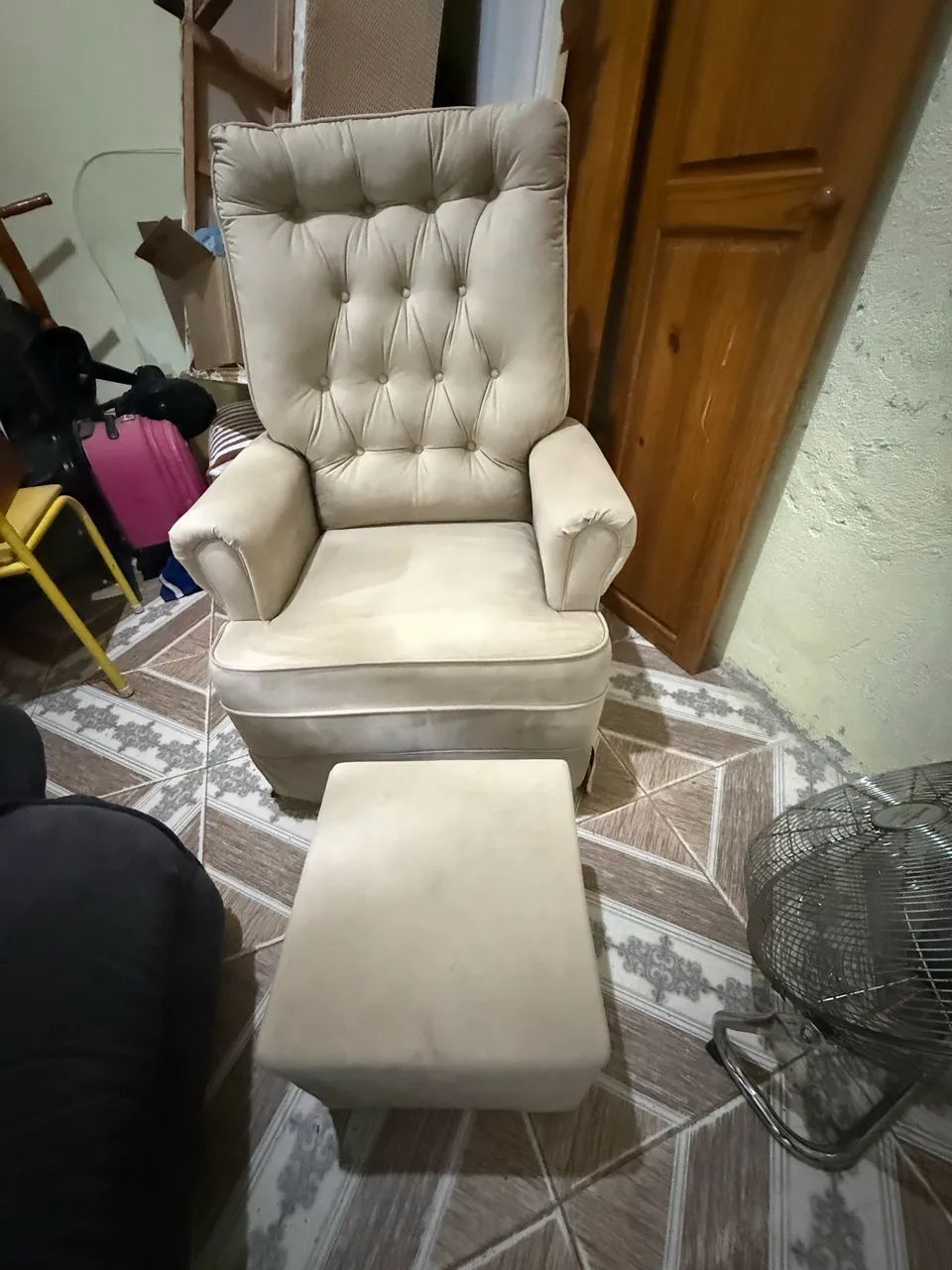 Poltrona de balanço com o apoio do pé!! Semi nova  - Foto 4