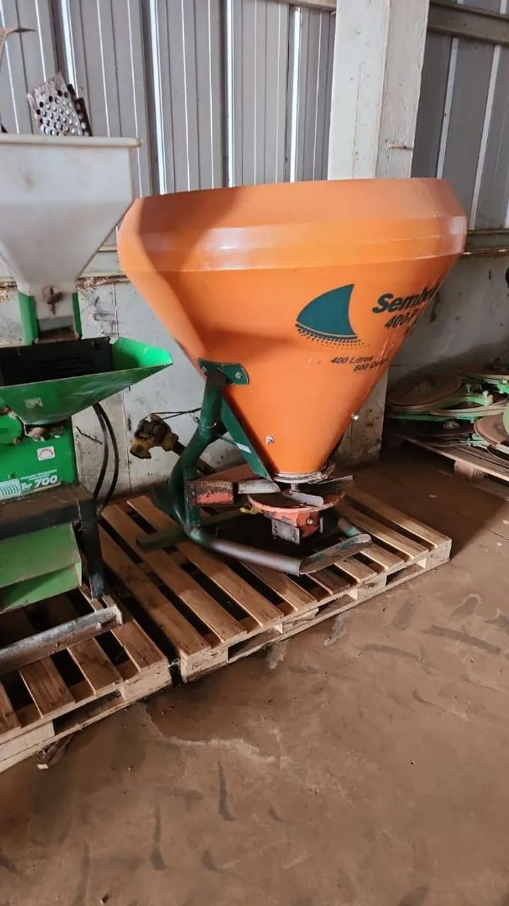 distribuidor de semente sembra 600 kilos 