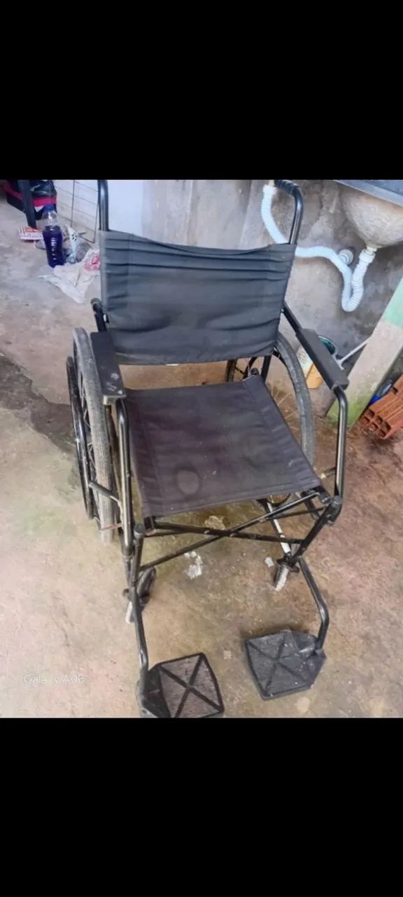 Bota ortopedica + cadeira de rodas bem conservada - Foto 2