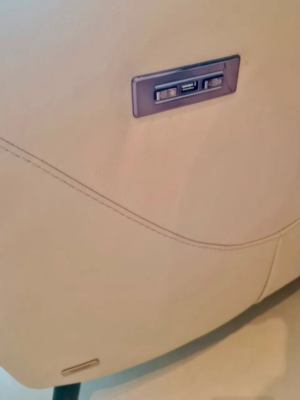Sofá Natuzzi Editions Greg de Couro - Menos de 1 ano de uso! - Foto 4