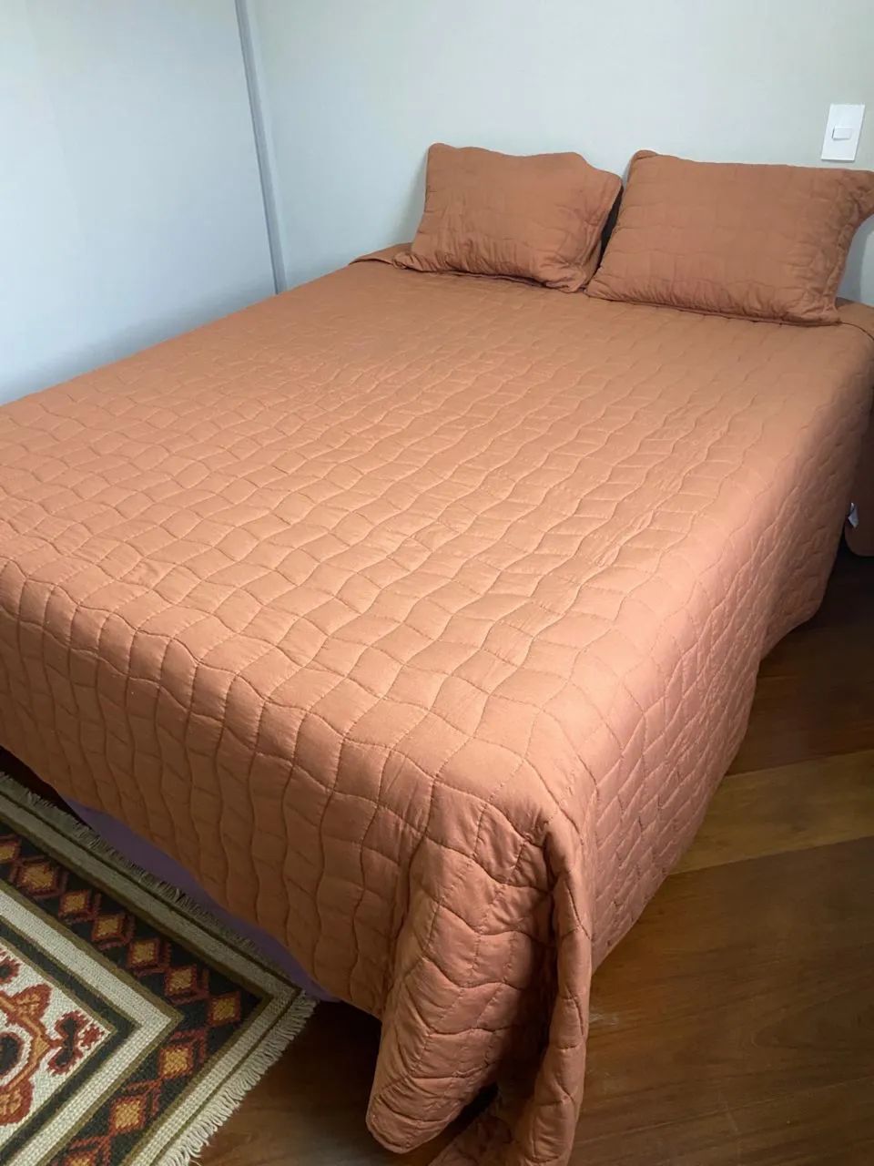 Cama Queen aconchegante - quase nova! Quarto de hóspedes. - Foto 2