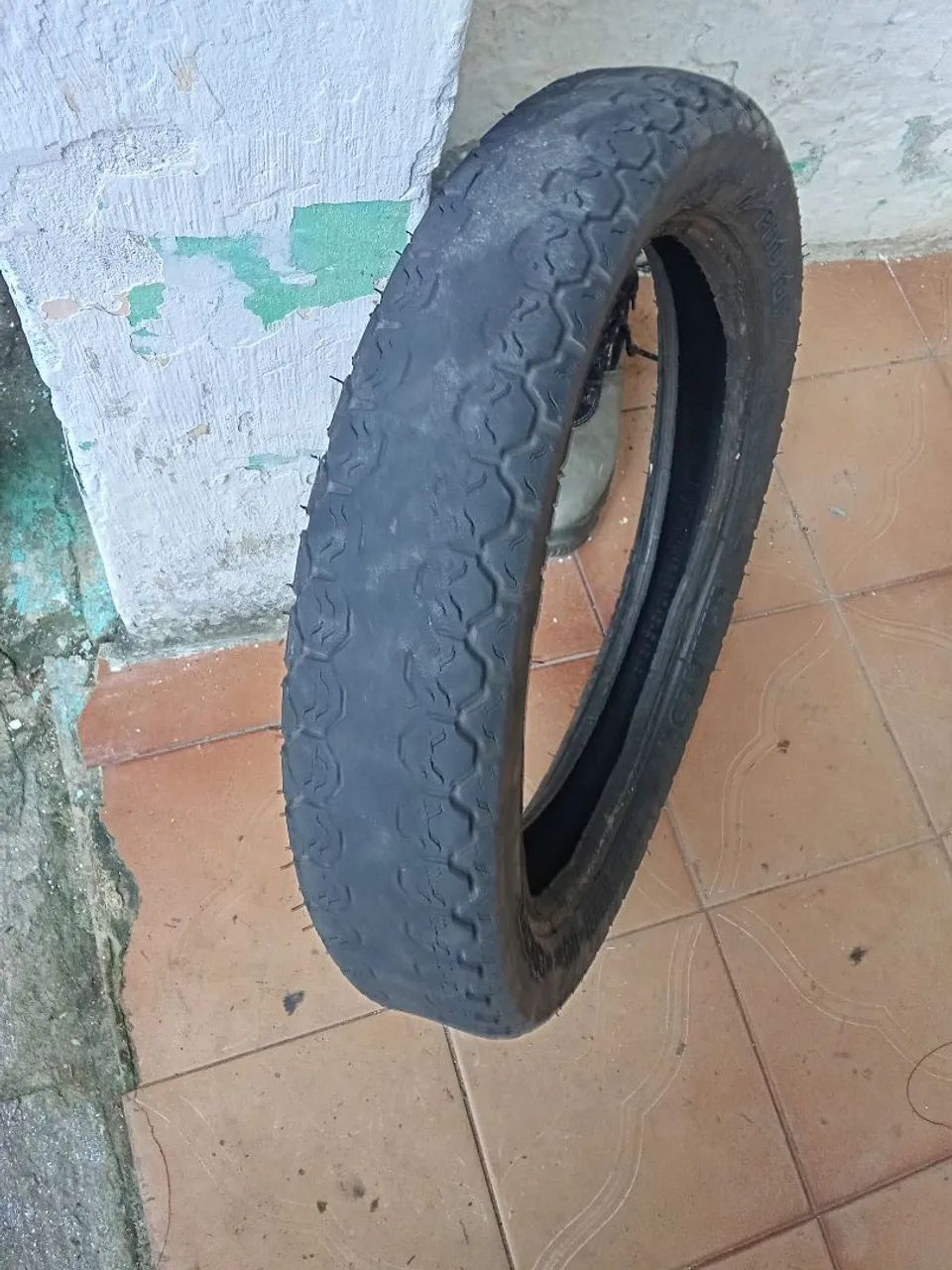 Peneu traseiro de pop
