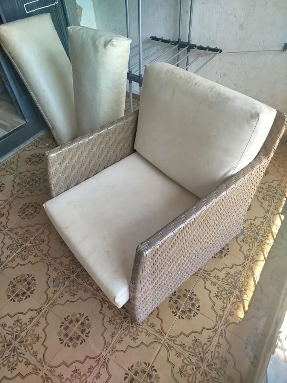 Móvel de rattan muito bom ( mas almofadas  desgastadas) - Foto 4