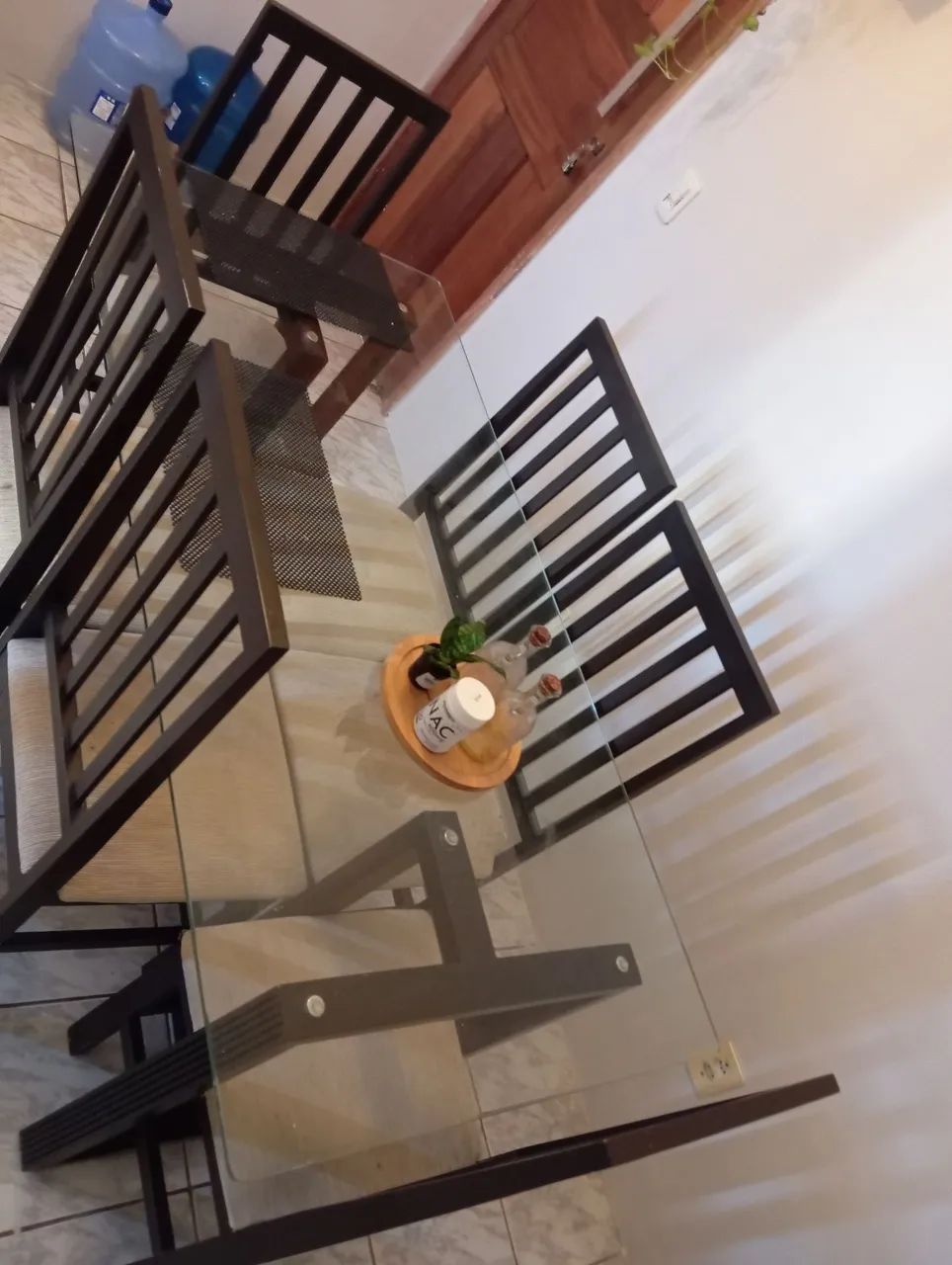 Conjunto de mesa e 6 cadeiras  - Foto 3