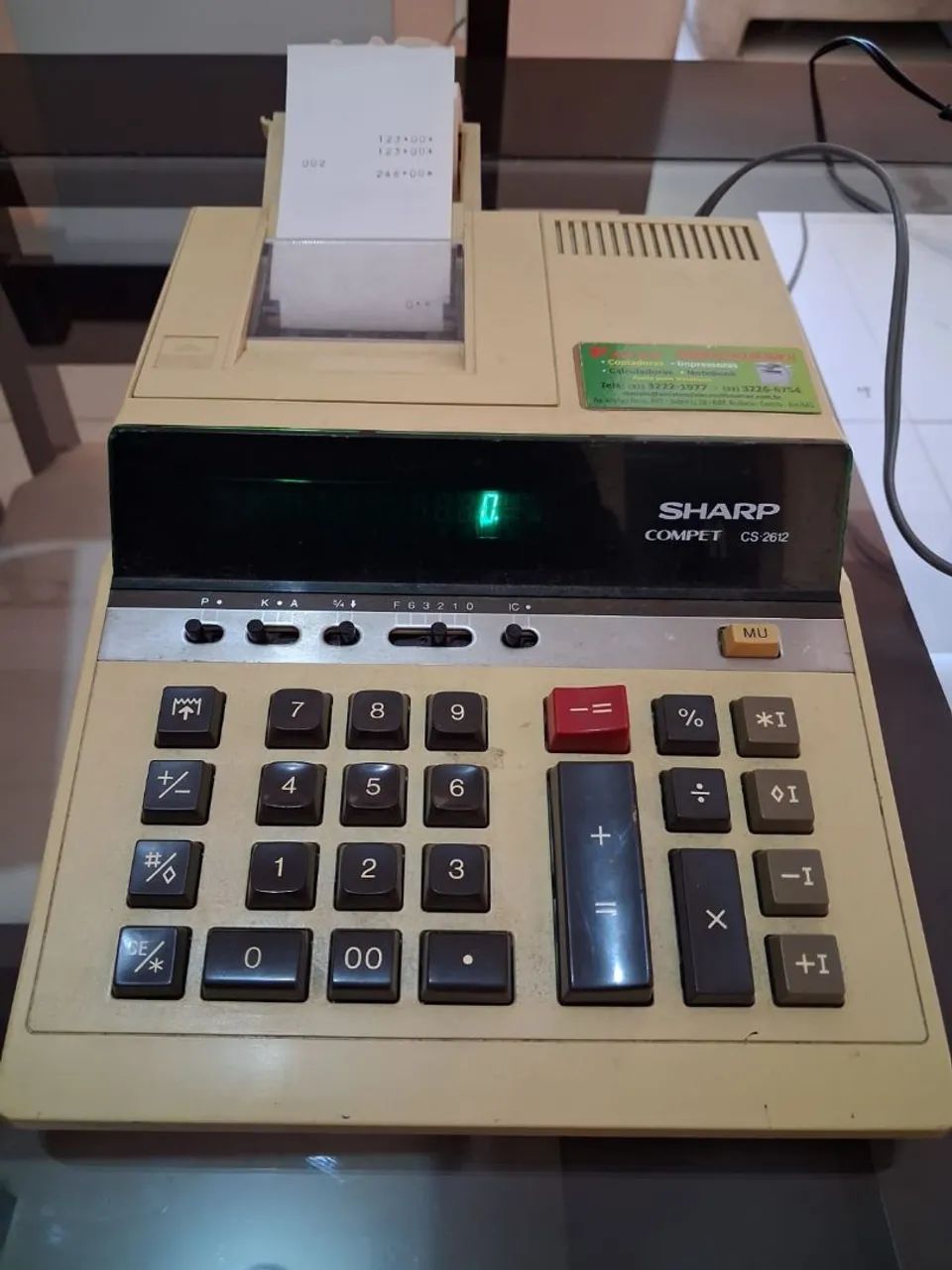 Calculadora de mesa antiga Sharp