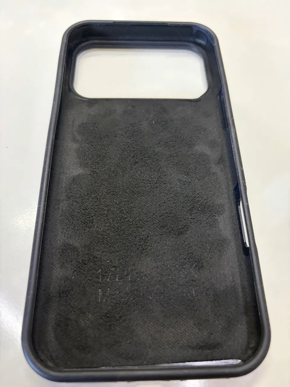 Capa de silicone para iPhone 17 Pro Max - Preto com película 3D de brinde - Foto 2