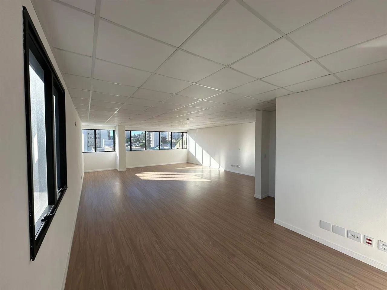 SALA COMERCIAL PARA LOCAÇÃO NO BAIRRO PIO X. - Foto 4