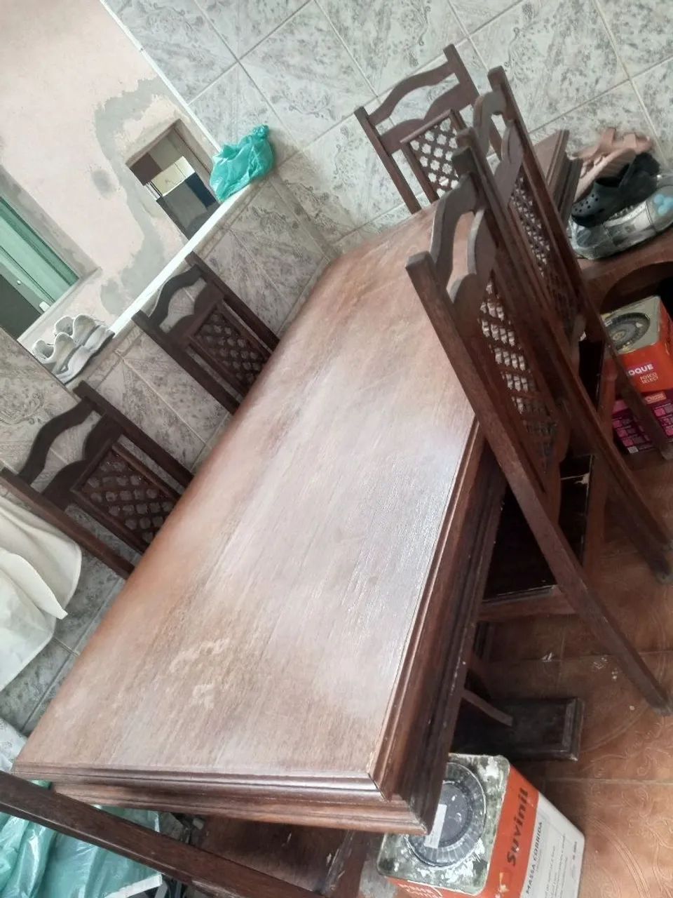 Mesa sucupira com seis cadeiras, vendo ou troco  - Foto 3