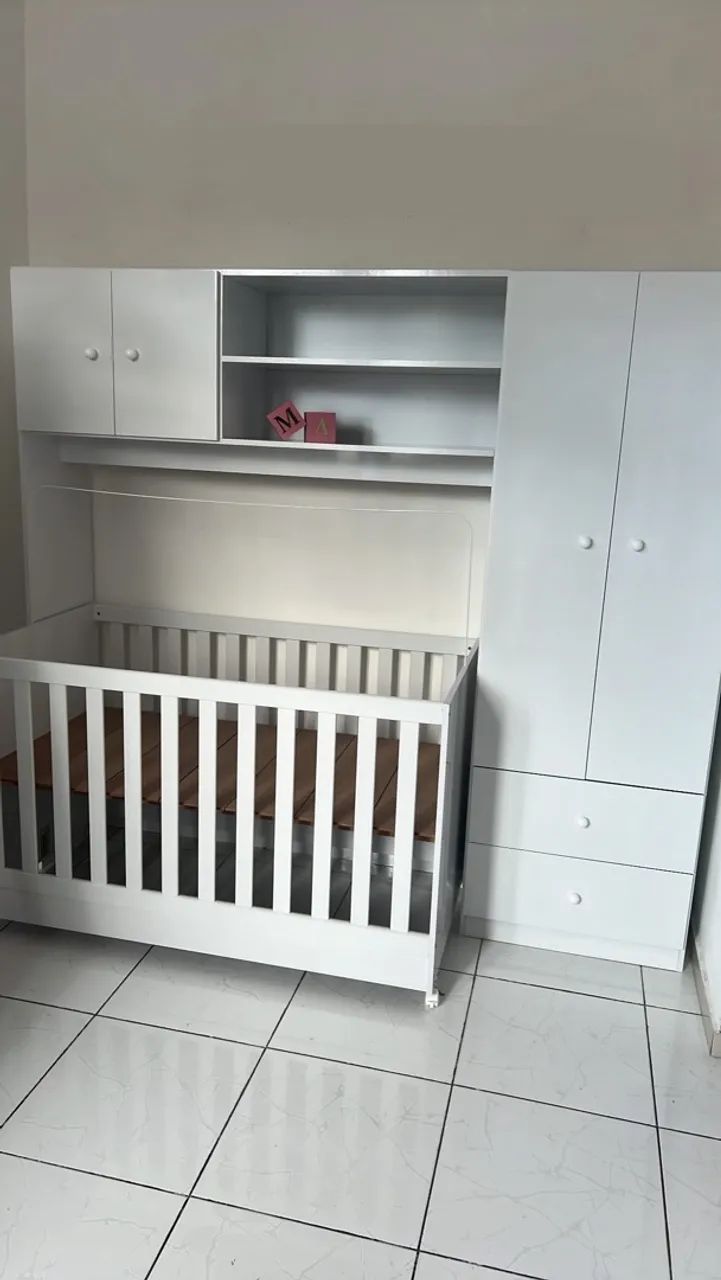 Berço e guarda roupa 