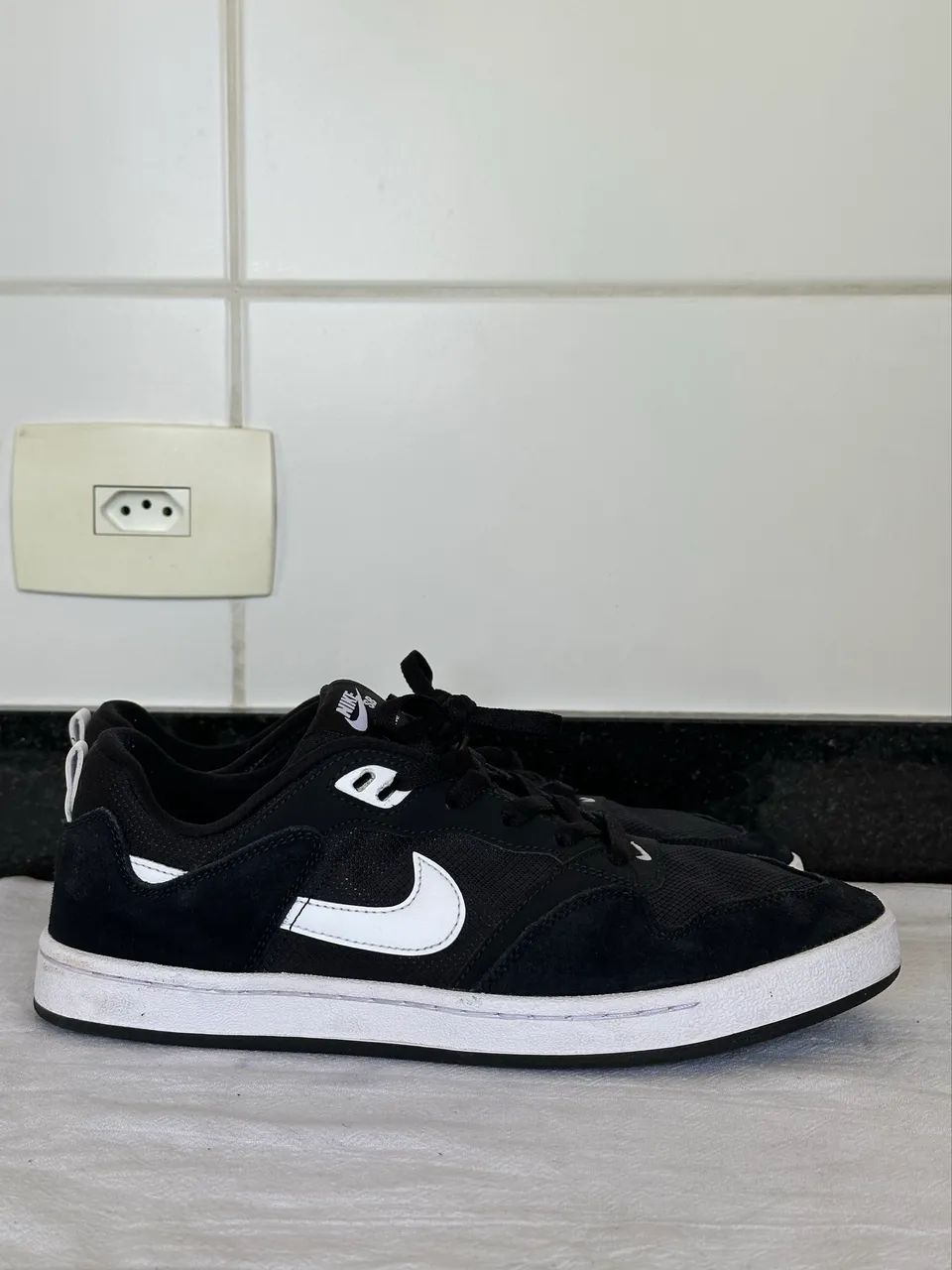 Nike Alleyoop Black White