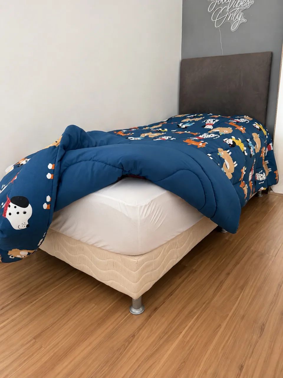 Cama Box de solteiro com colchão e cabeceira 