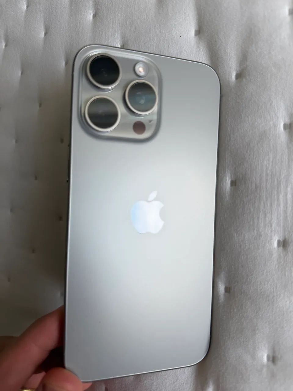 iPhone 15Pro シルバー 本体 IPHONE 15 PRO MAX 256gb Silver Natural - Celulares e Smartphones