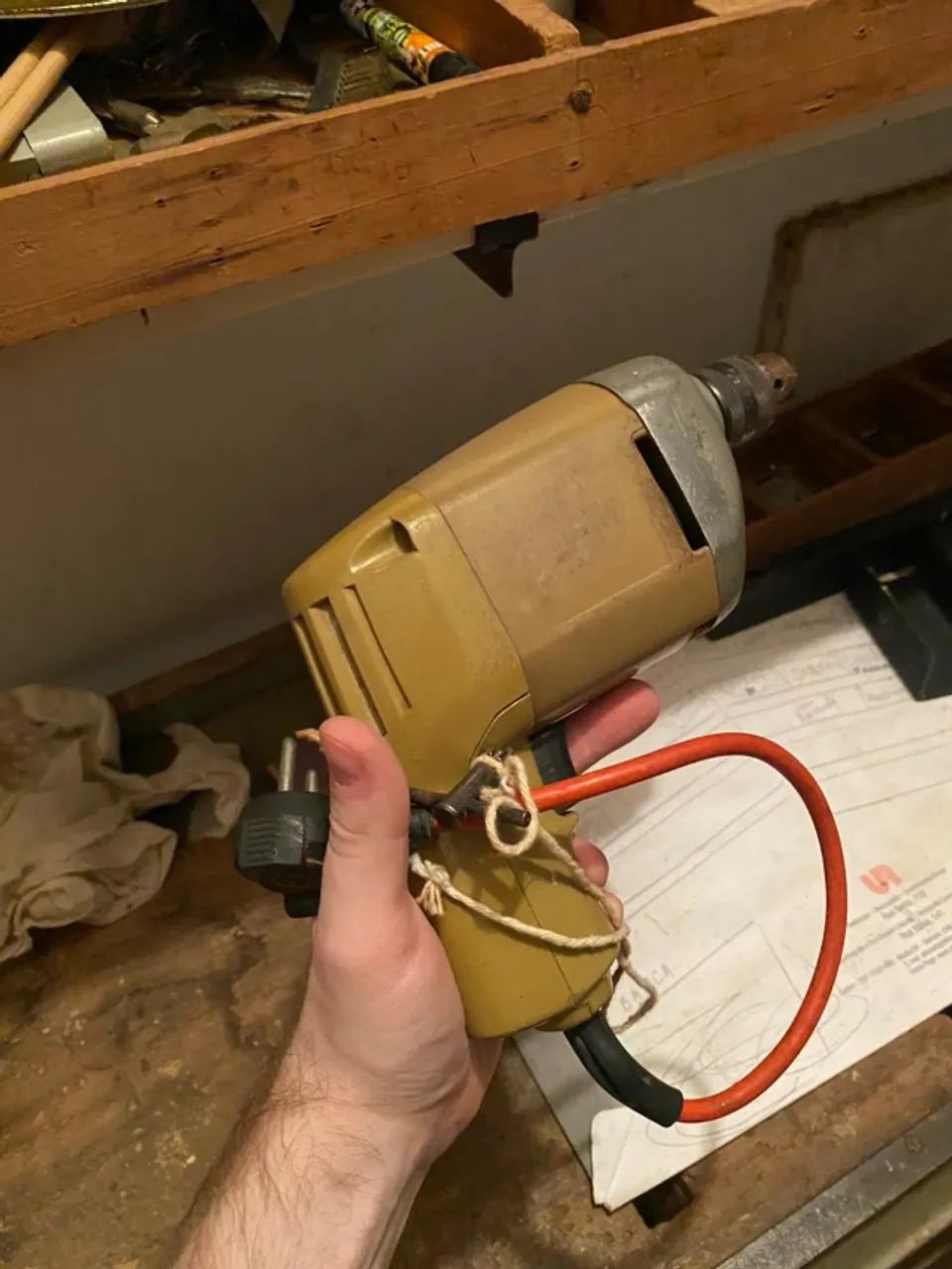 Furadeira Vintage Funcionando Estilo Black & Decker - Foto 3