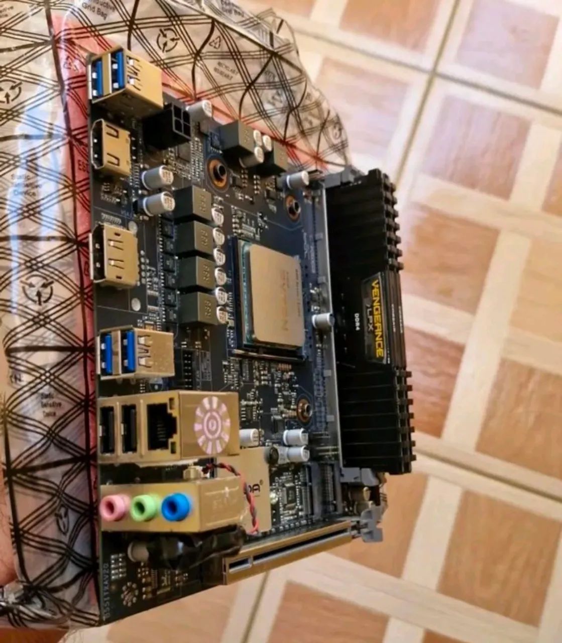 Placa B550 mini ITX + cooler ARGB - Foto 2