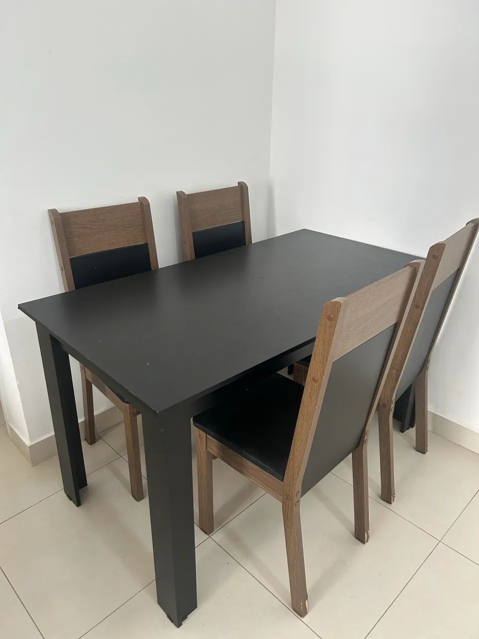 Mesa de jantar + 4 cadeiras