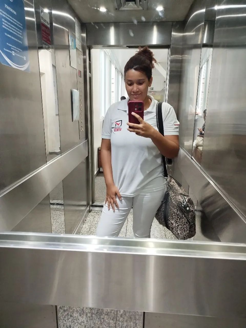 Técnica de Enfermagem e Cuidadora