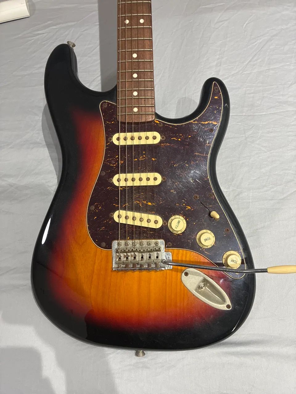 Guitarra stratocaster usada (8 anos) - Foto 2