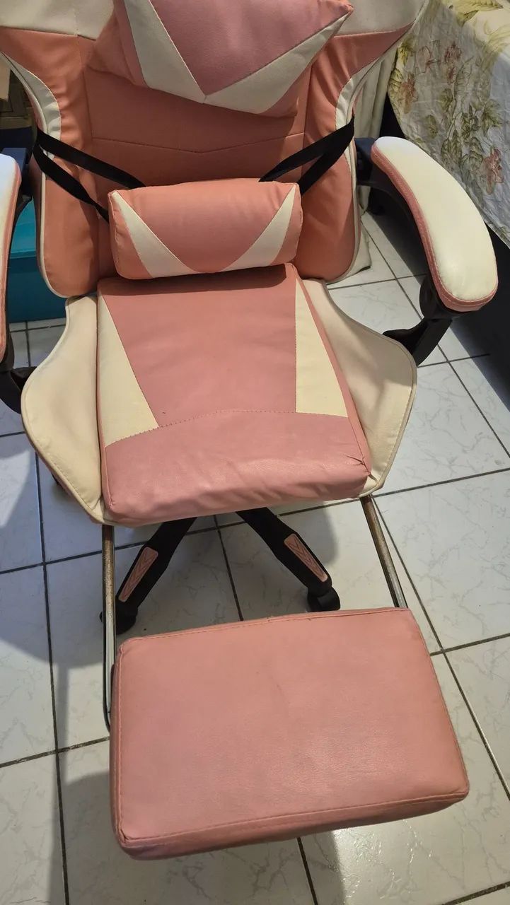 Cadeira Gamer Rosa e Branca - Confortável e Conservada - Foto 3