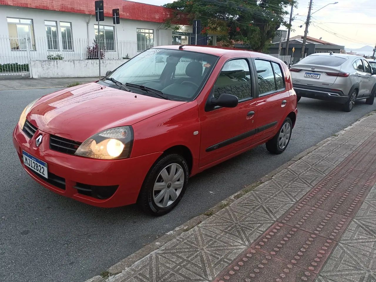 Renault Clio Hi-flex 1.0 16V 5P 2011 - Foto 2