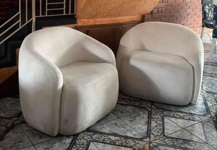 Duas Poltronas Decorativas Off White - Excelente Estado - Foto 2