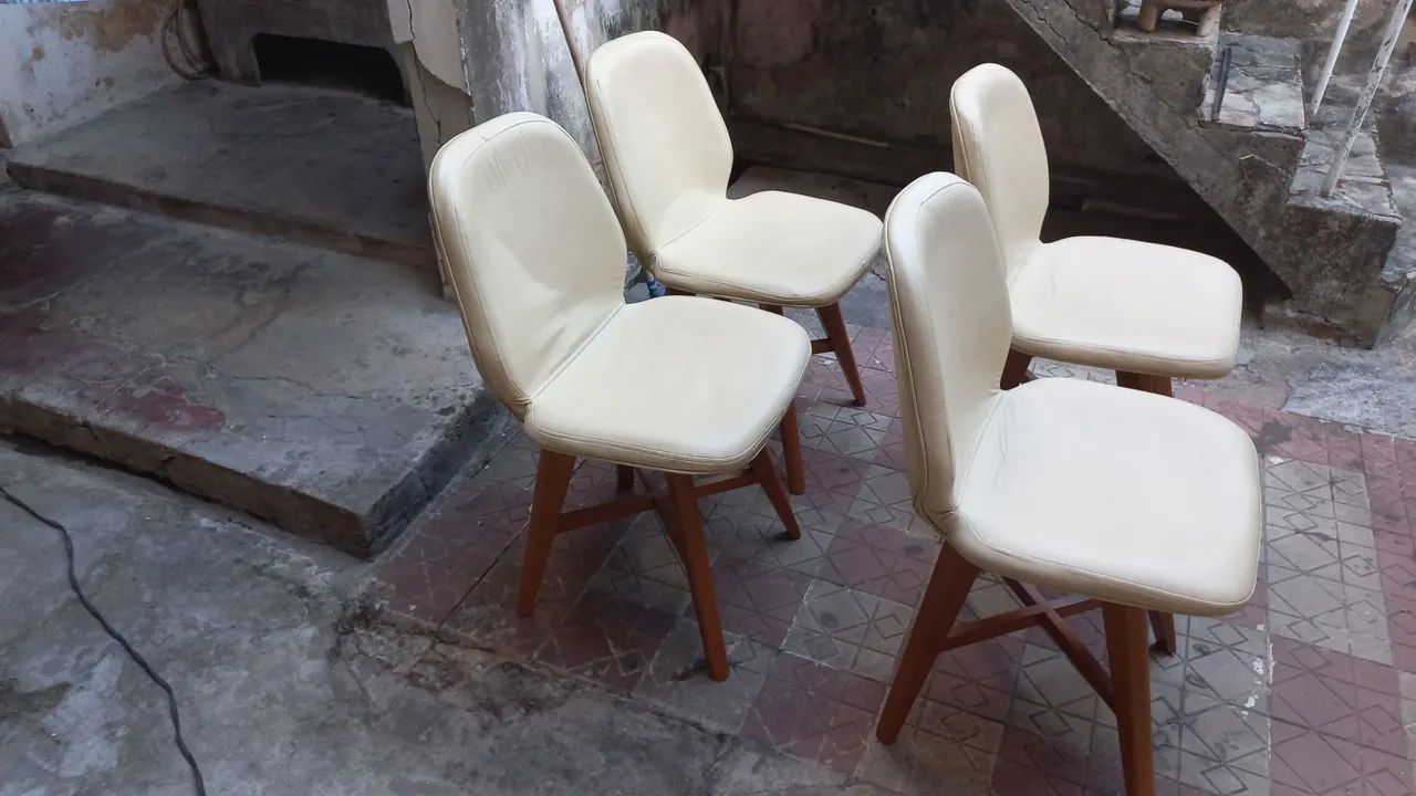 4 cadeiras madeira acolchoadas - Foto 4