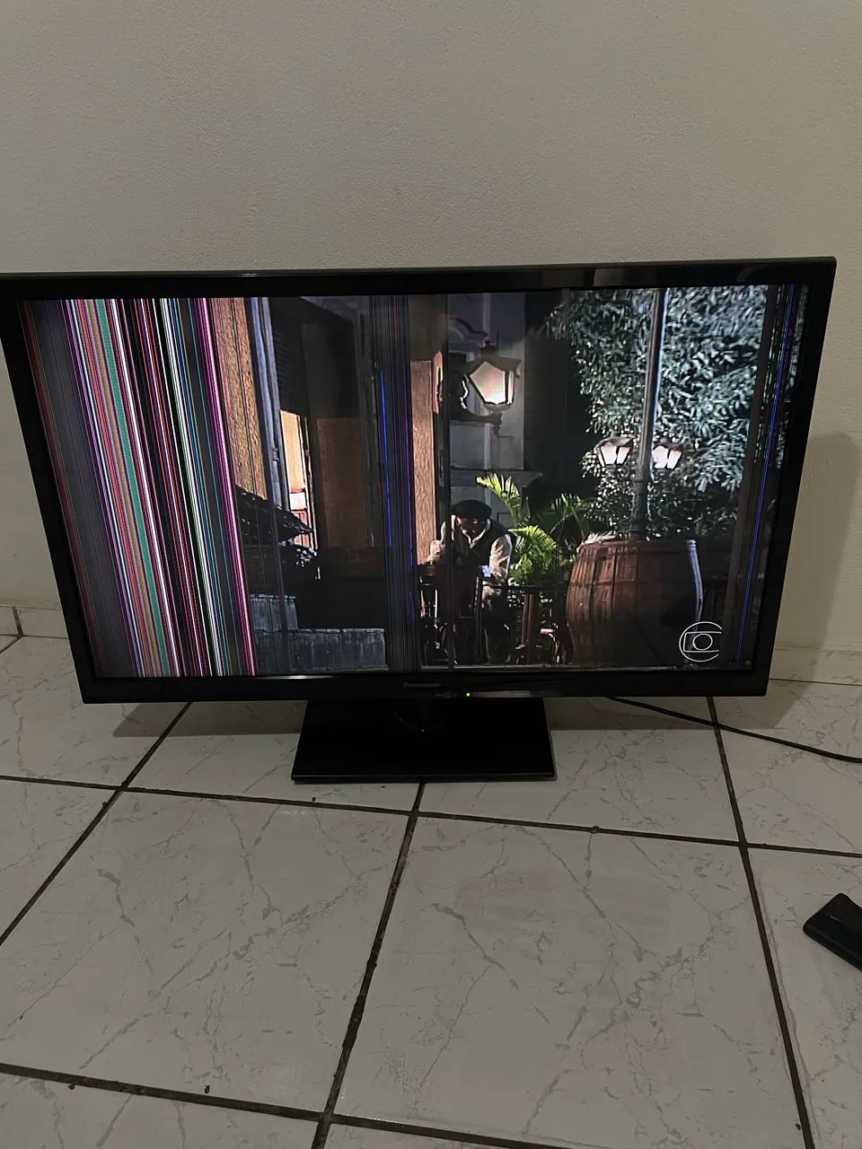 TV com defeito na tela - som funcionando - acompanha controle - Foto 4