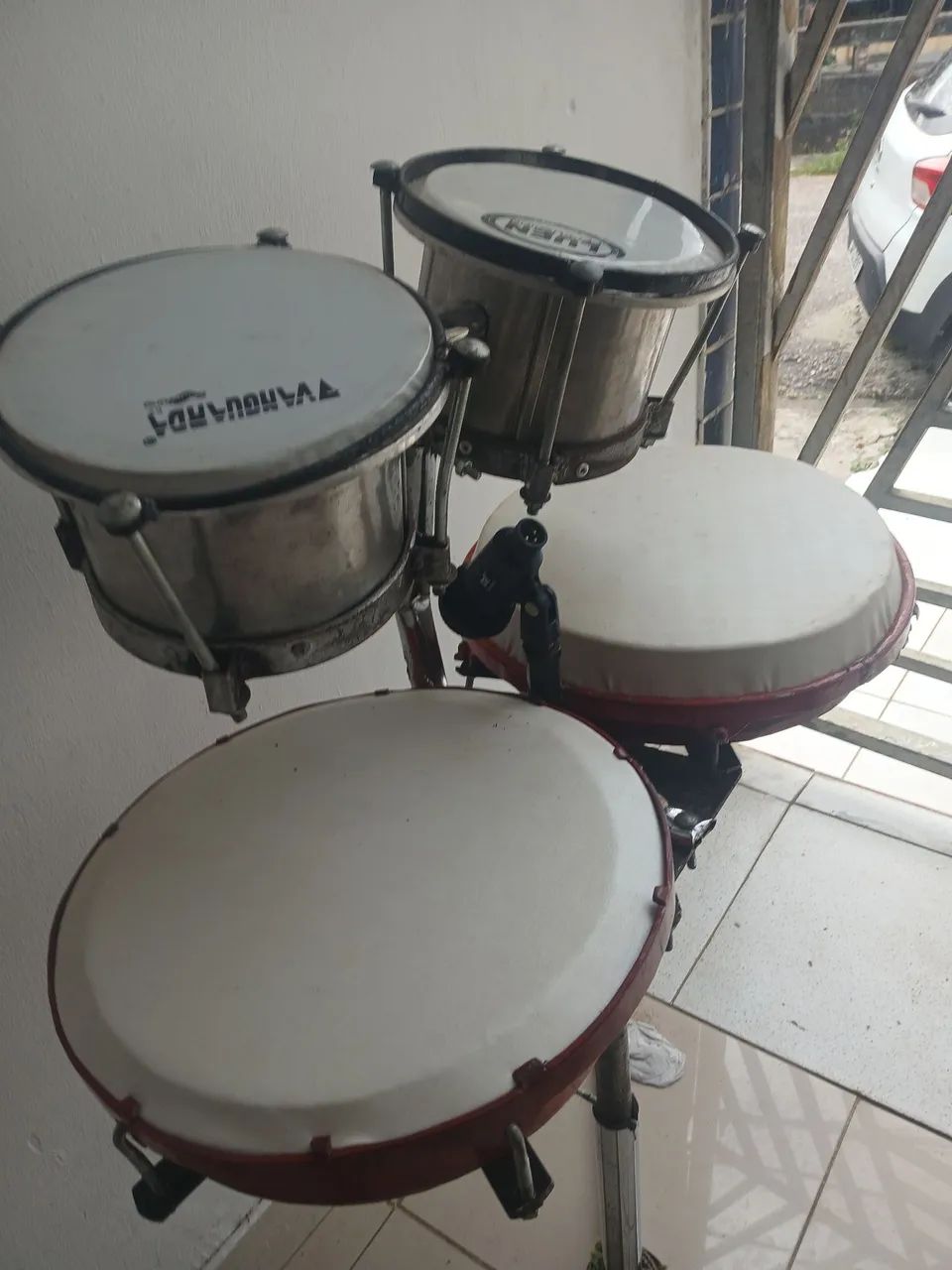 Vendo par de percusão e um par de bongo