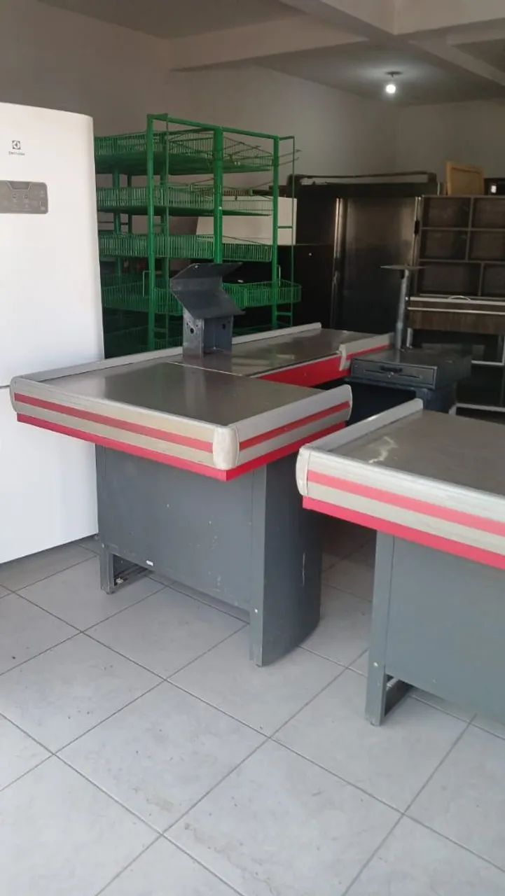 Vendo 02 checkouts 2 metros lado esq e dir. - Foto 3
