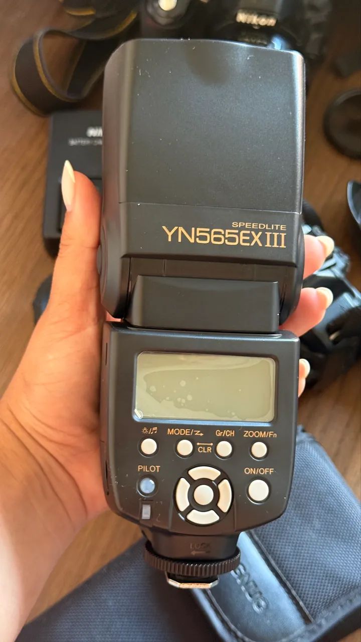 2 CÂMERAS NIKON D3100 + LENTES + FLASH + ACESSÓRIOS  - Foto 6