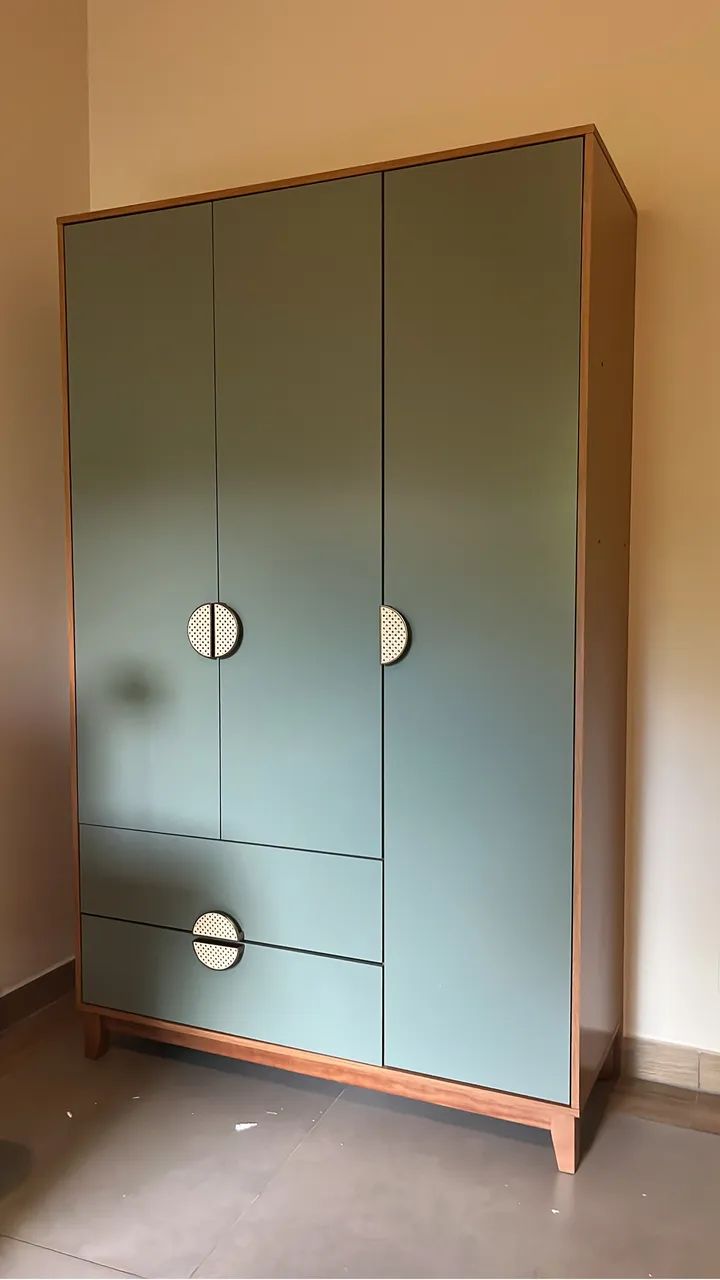 Guarda roupa de solteiro 
