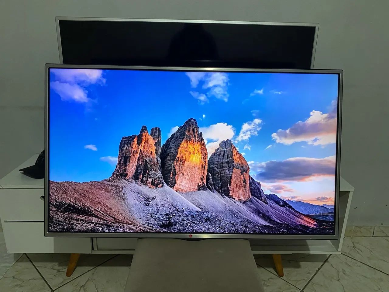Tv LG 50 polegadas - Borda infinita  - Foto 3
