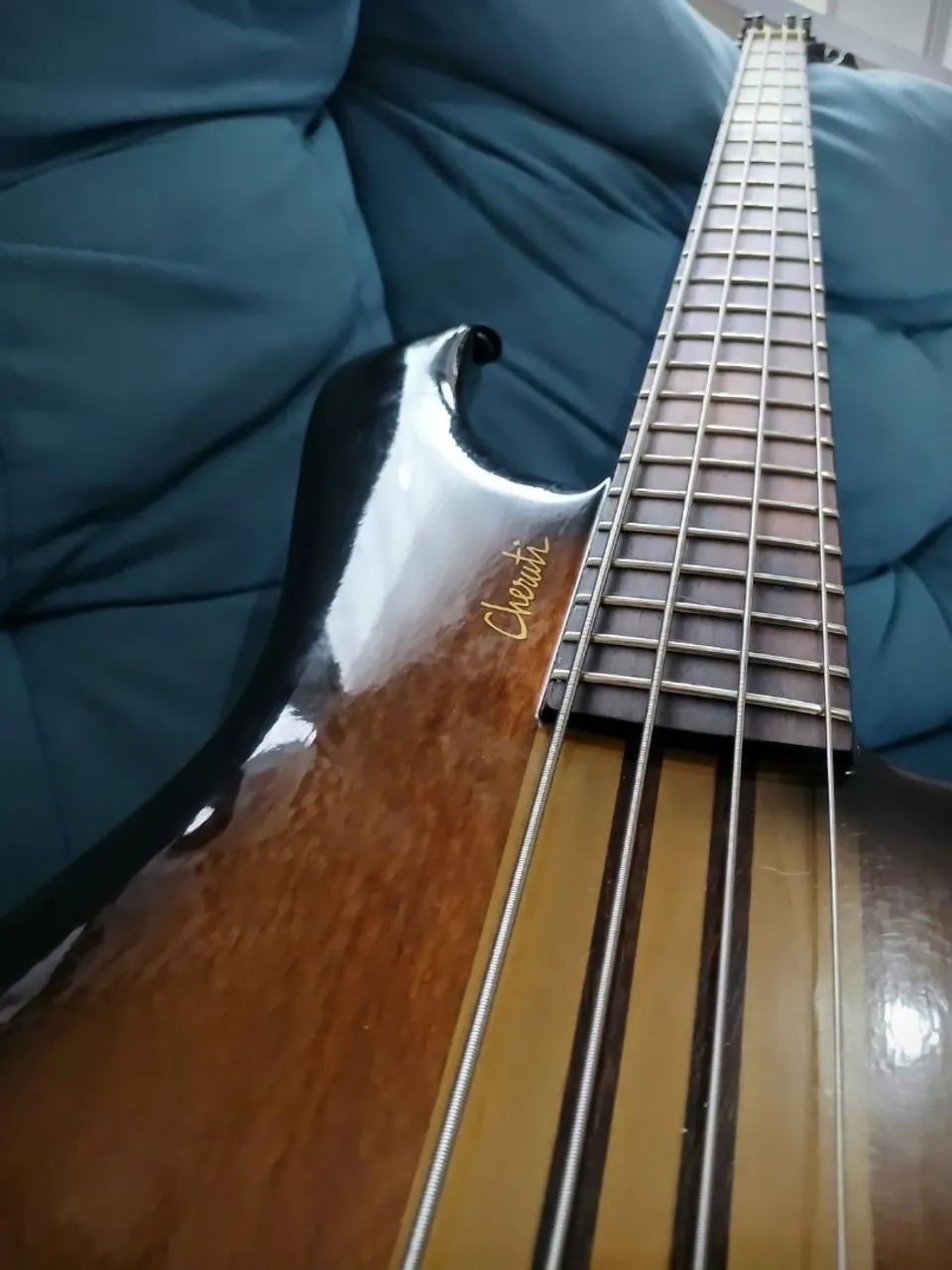 Contrabaixo Cherutti MUITO NOVO! - Foto 5