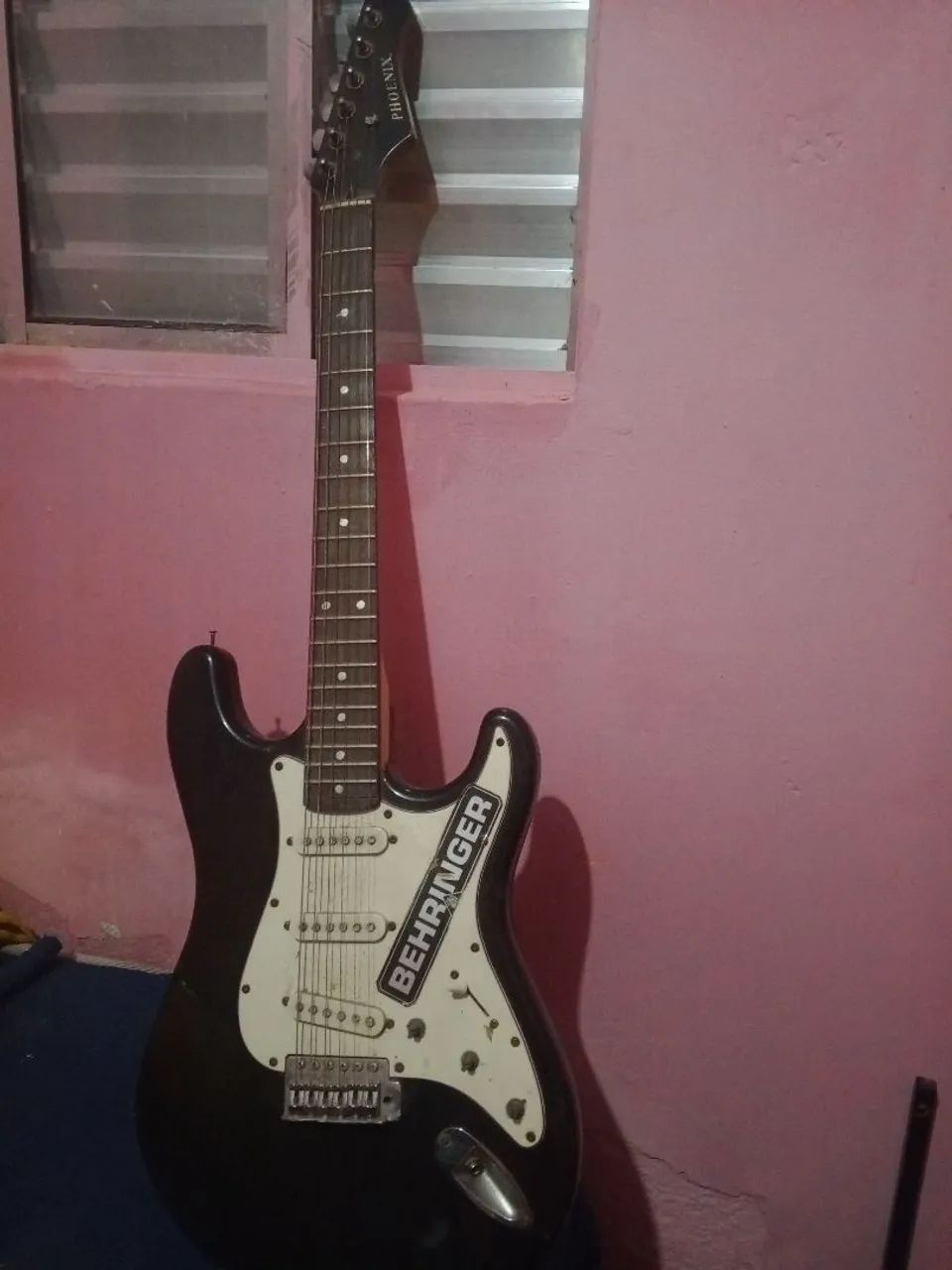 Guitarra marca Phoenix  - Foto 2
