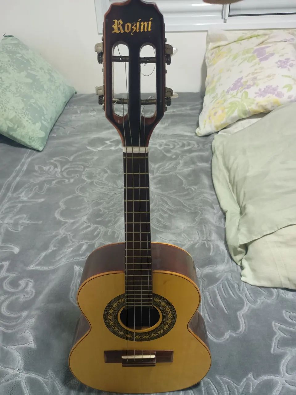 Cavaquinho Rozini modelo Studio 